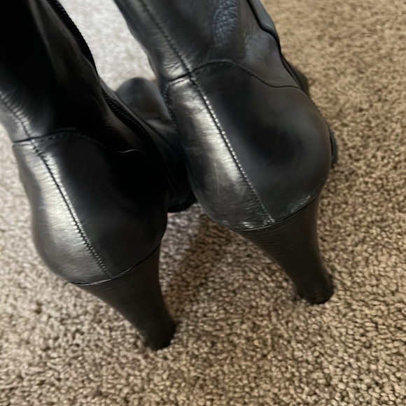 BCBG MaxAzria knee high high heel boots. Size 8/38 - Picture 7 of 11